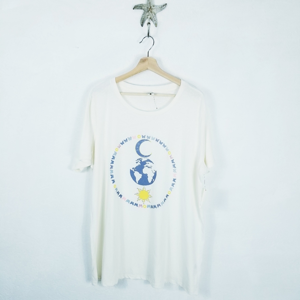 LE Life Elsewhere Graphic tee 1X Sun earth moon